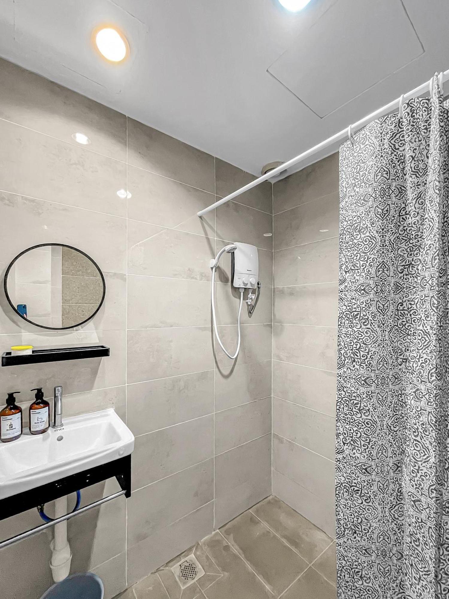 1 Bedroom Apartment, Melaka Cbd Town Center- Hosted By Private Locals Resident, Balcony With City Skyline View Or Seaview, Opposite Malls, Tv Box, 5 Minutes To Jonker Street, Malacca Εξωτερικό φωτογραφία